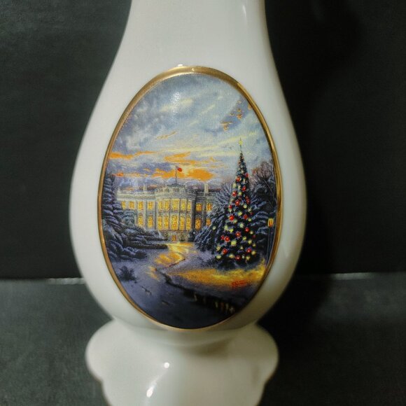 Thomas Kinkade The Lights Of Liberty Vase By Avon China Christmas Scene - Picture 6 of 7